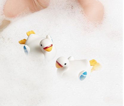 Baby Bath Toys Cute Cartoon Goose Dolphin Swimming Wind-up